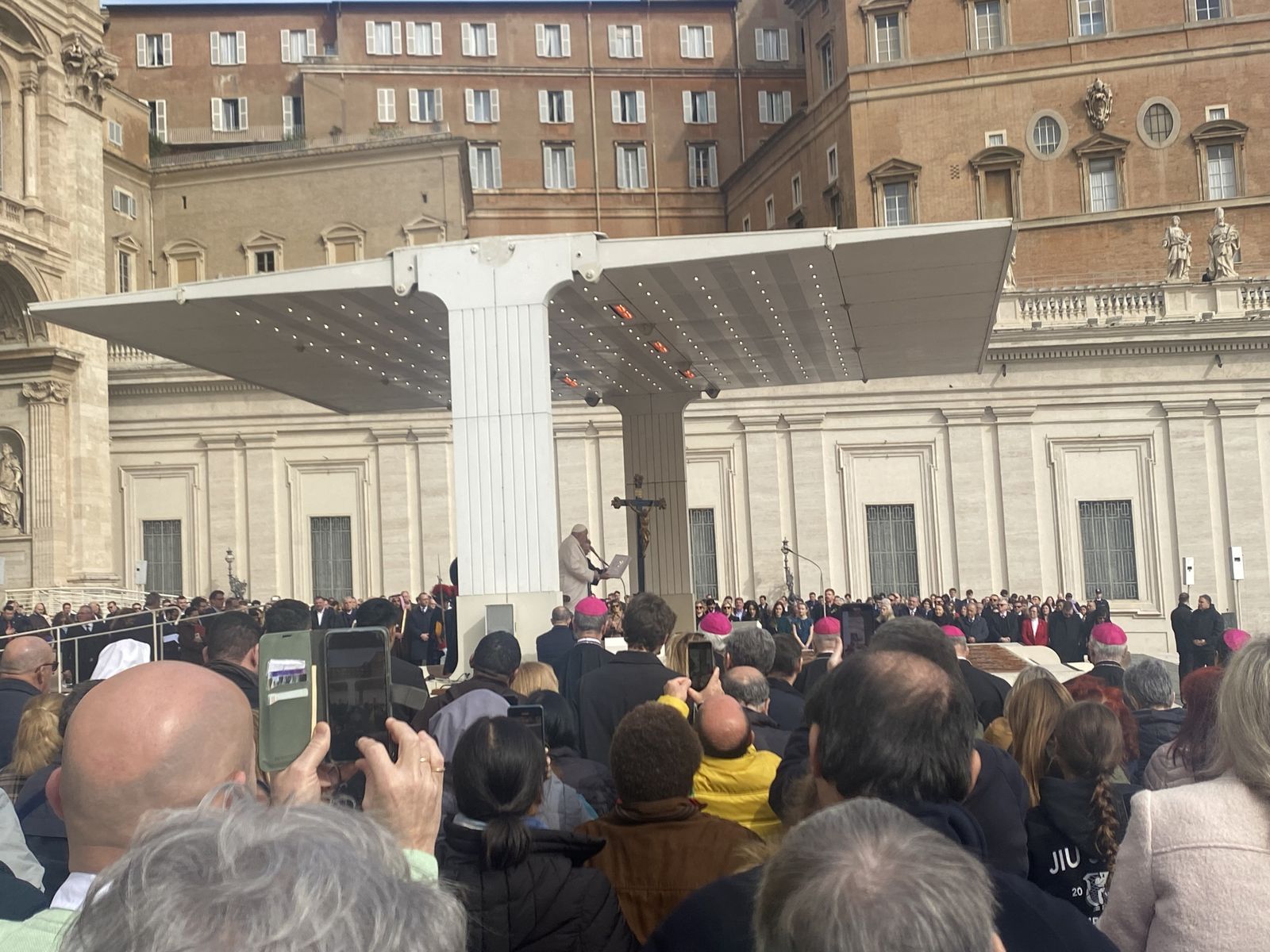 Francisco animó a "aprender de los errores para dirigir bien la vida"
