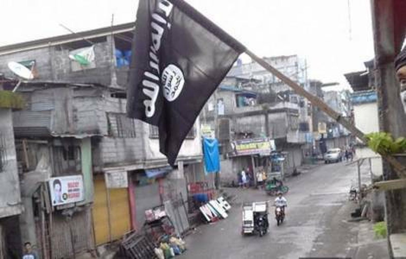 Bandera del Estado Islámico en Marawi