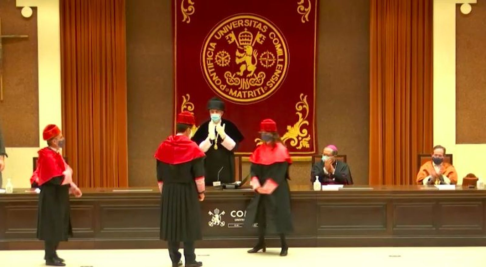 El nuncio y el rector de Comillas, en la entrega de galardones