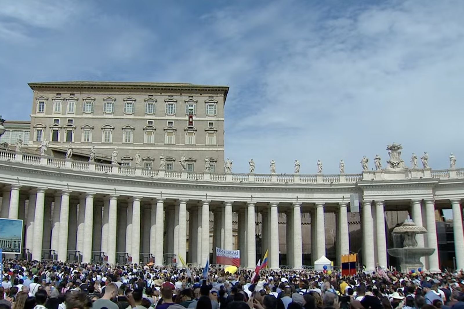 El Palacio apostólico desde la plaza de san Pedro