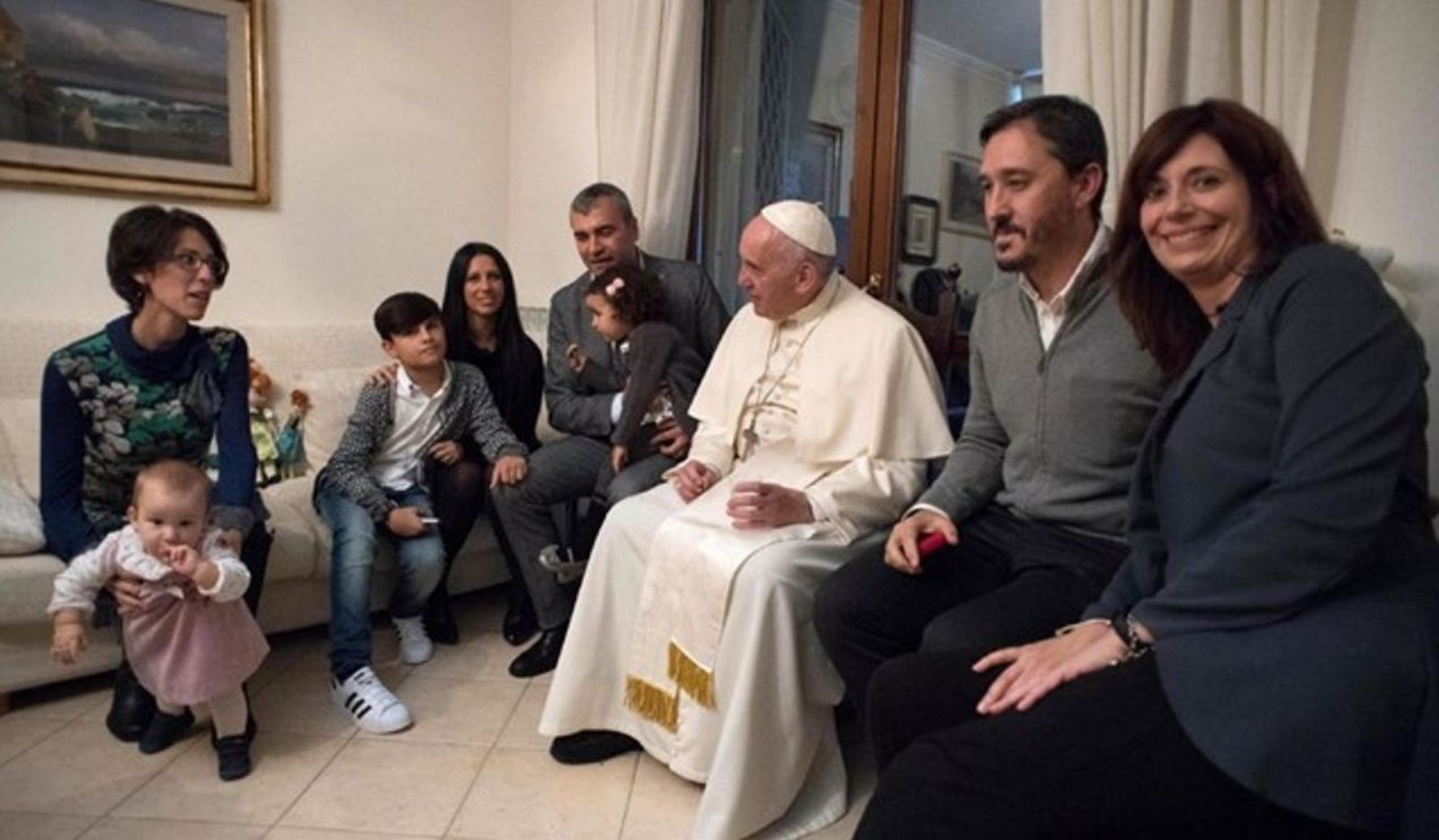 Francisco con familias de sacerdotes retirados