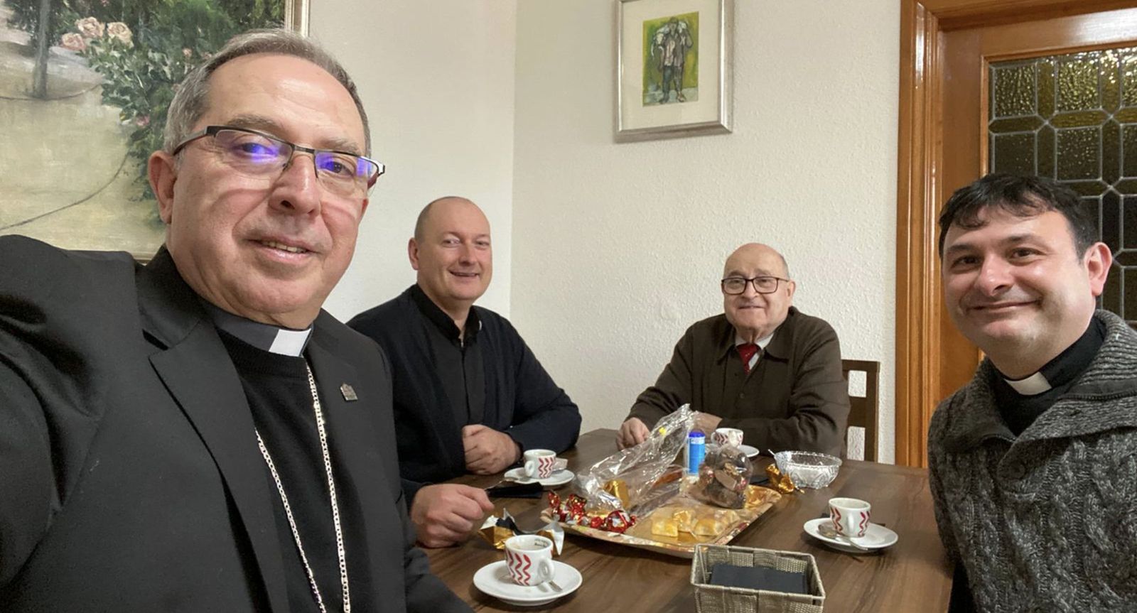 Obispo de Zamora con sus sacerdotes