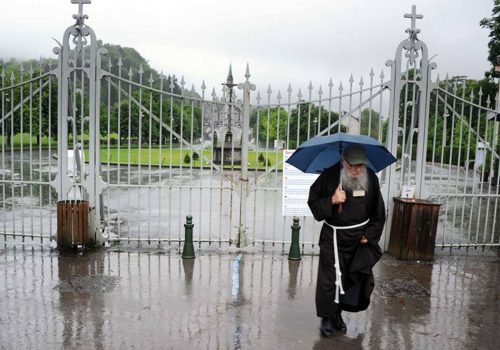 El santuario de Lourdes echa el cierre por primera vez en su historia