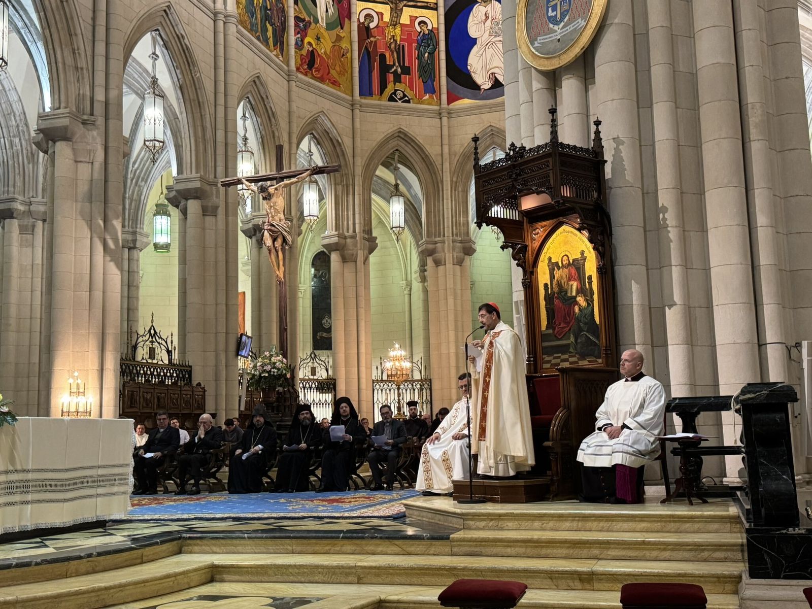 Cobo, en la Vigilia por la paz: "La guerra no traerá nunca la solución de los problemas"