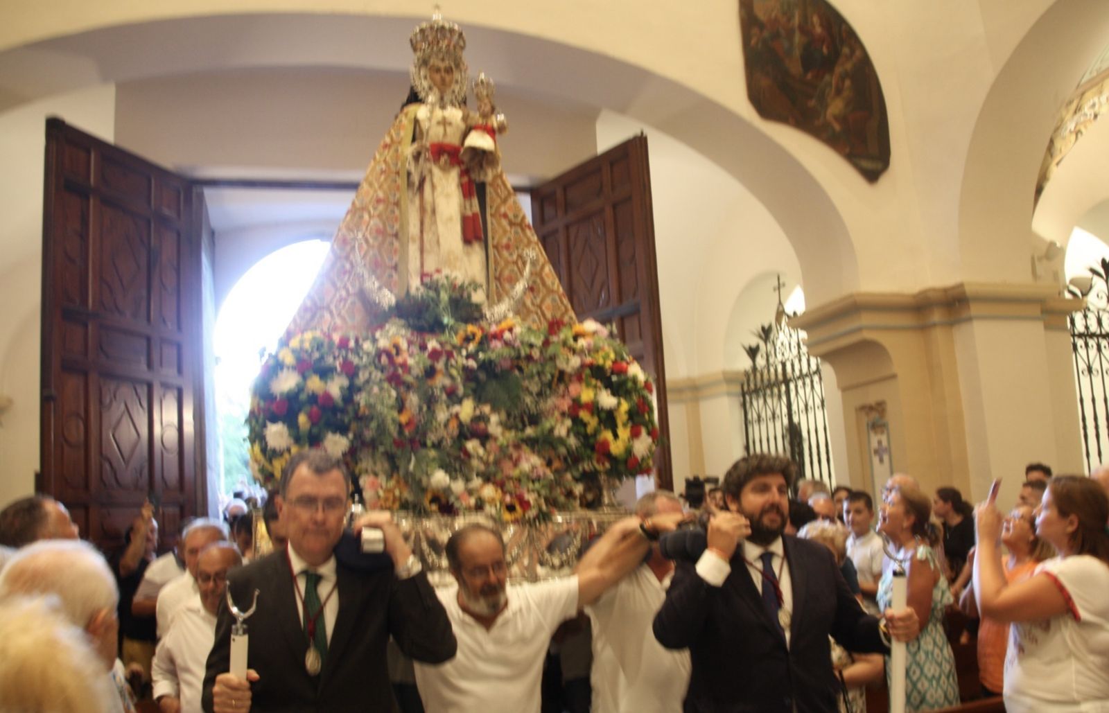 Joaquín Vidal, en el centro de la imagen