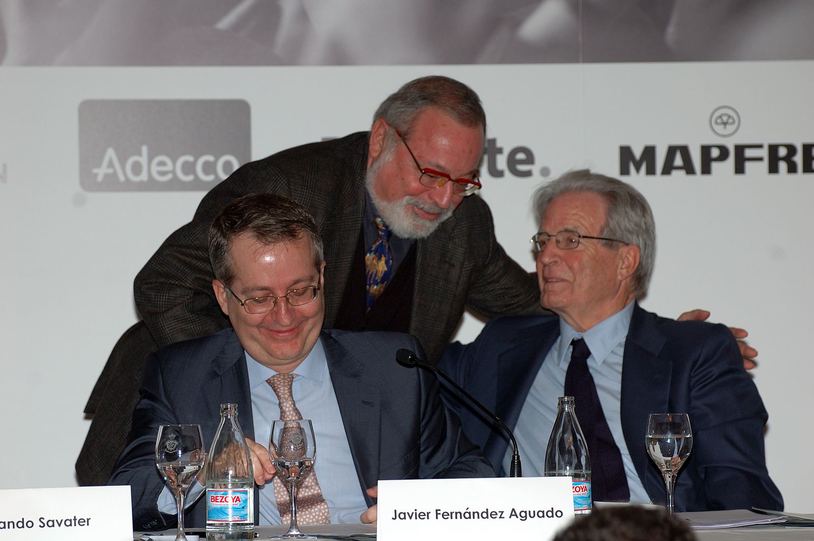 JFA con Antonio Garrigues y Fernando Savater conferencia en el Palace