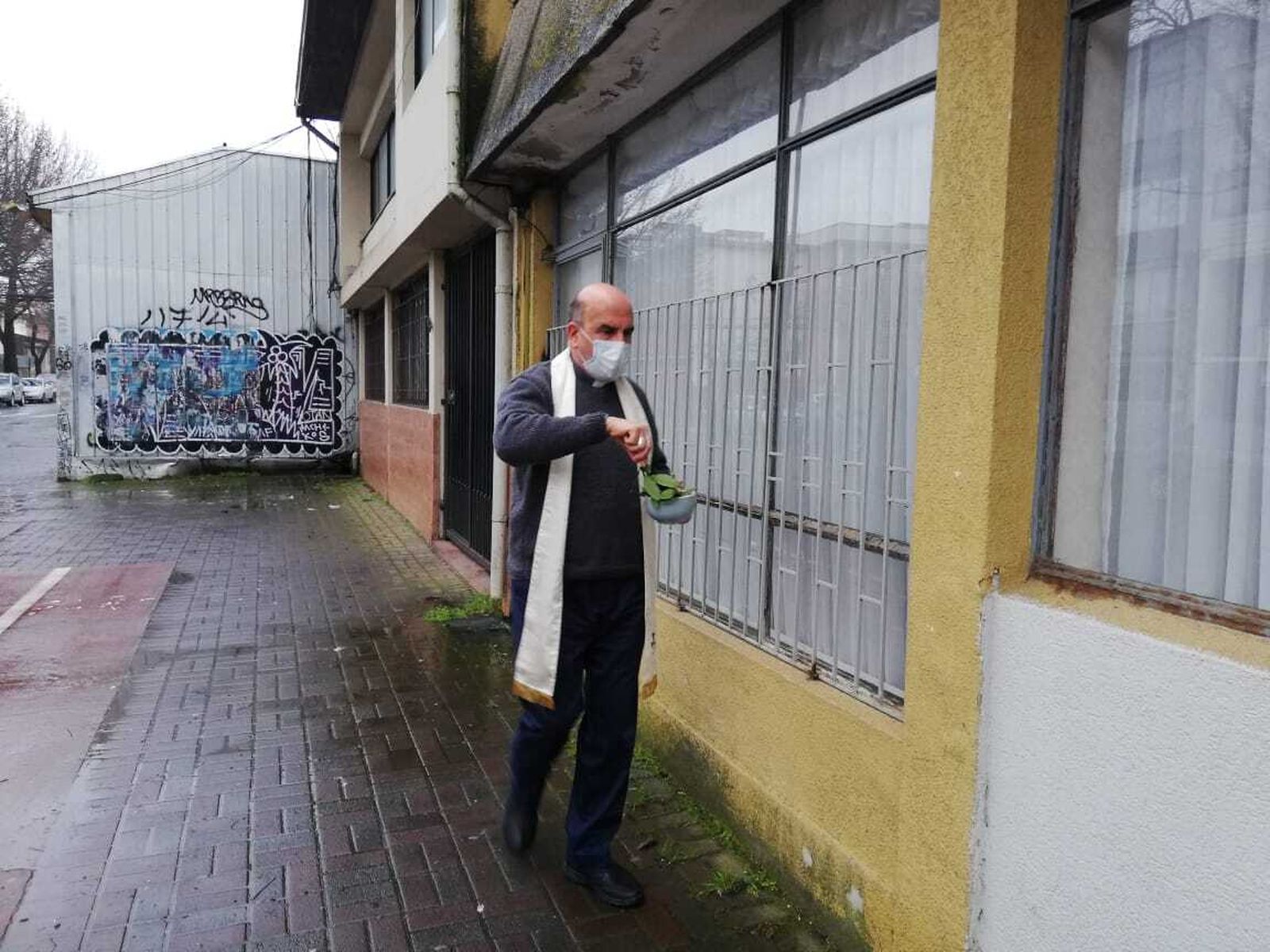 Fernando Chomali inaugura una residencia sanitaria para personas con COVID-19 en situación de calle