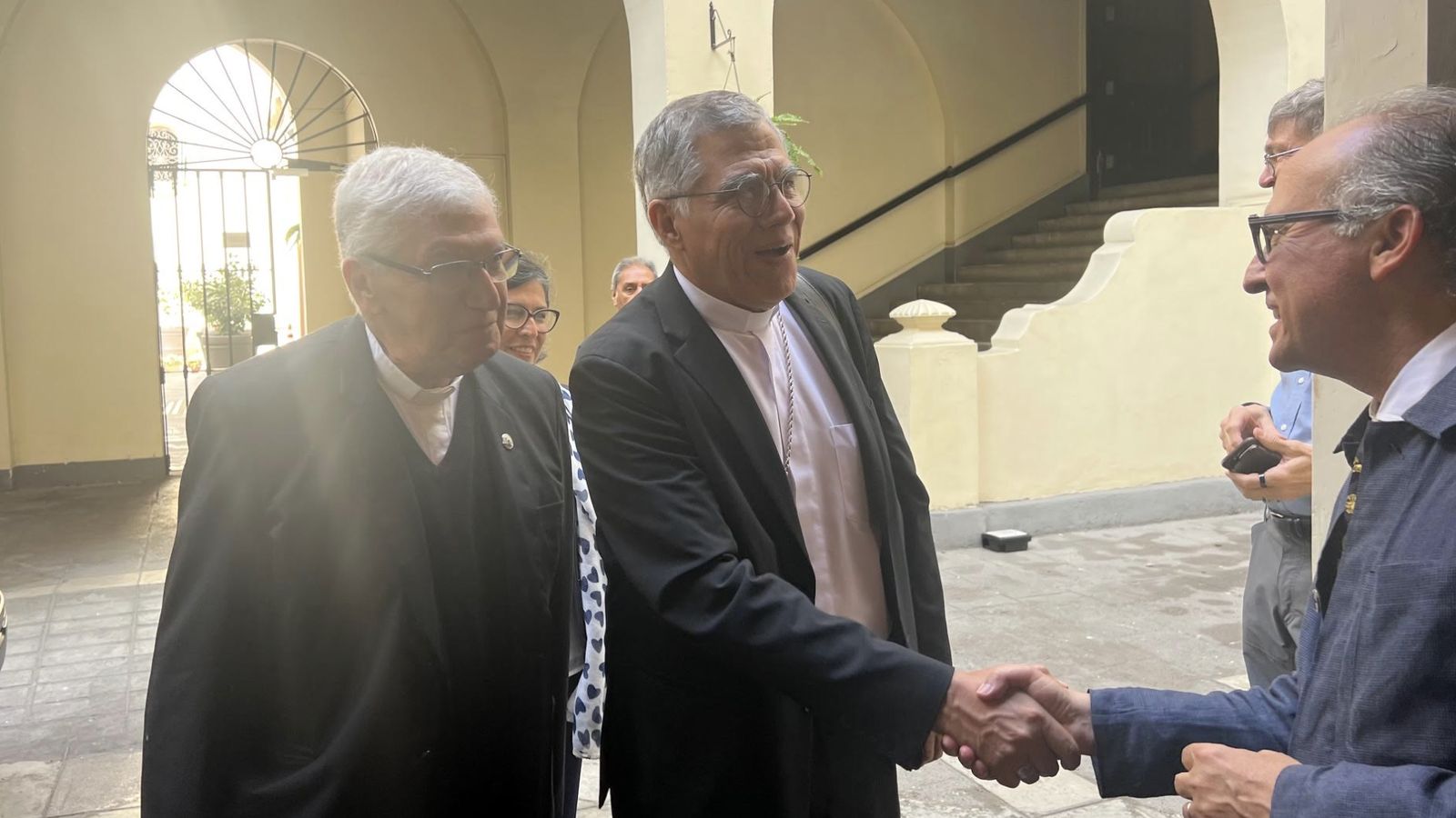 Torner saluda a Vizcarra y a Castillo