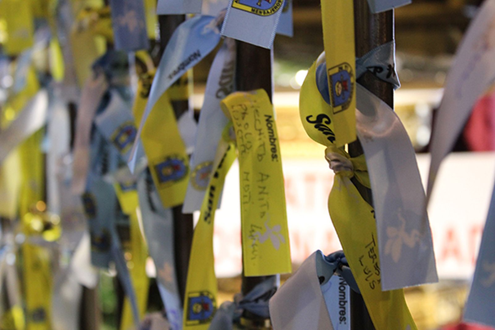 Las cintas de los enamorados por San Valentín, en San Antón