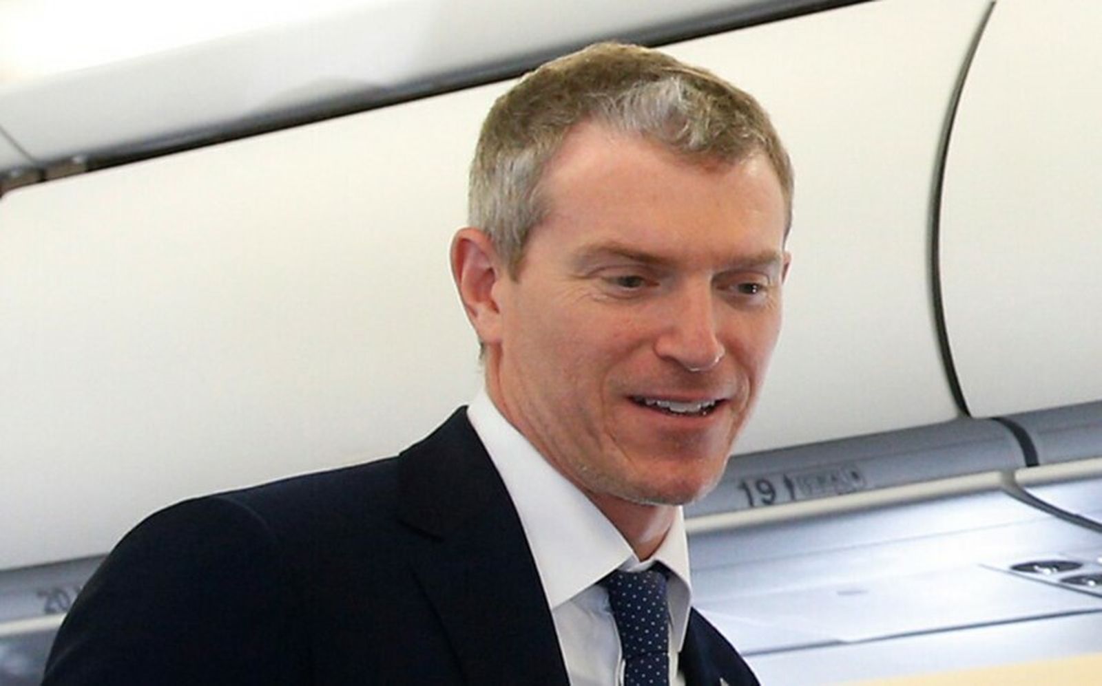 M. Bruni en el avión del Papa en uno de sus viajes apostólicos