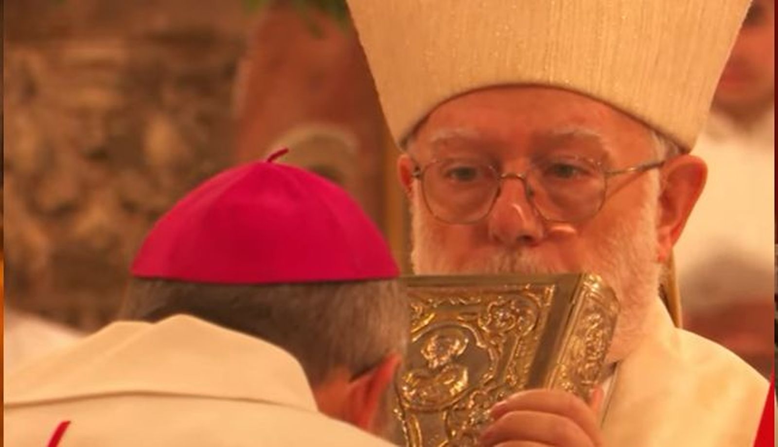 Cardenal Aós ordenó a su nuevo obispo auxiliar, Luis Migone.