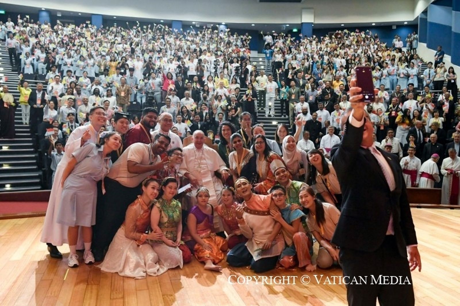 Un 'selfie' de los jóvenes con el Papa Francisco