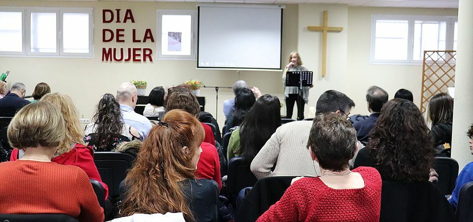 “La mujer, problema sin resolver en sociedad e iglesia”
