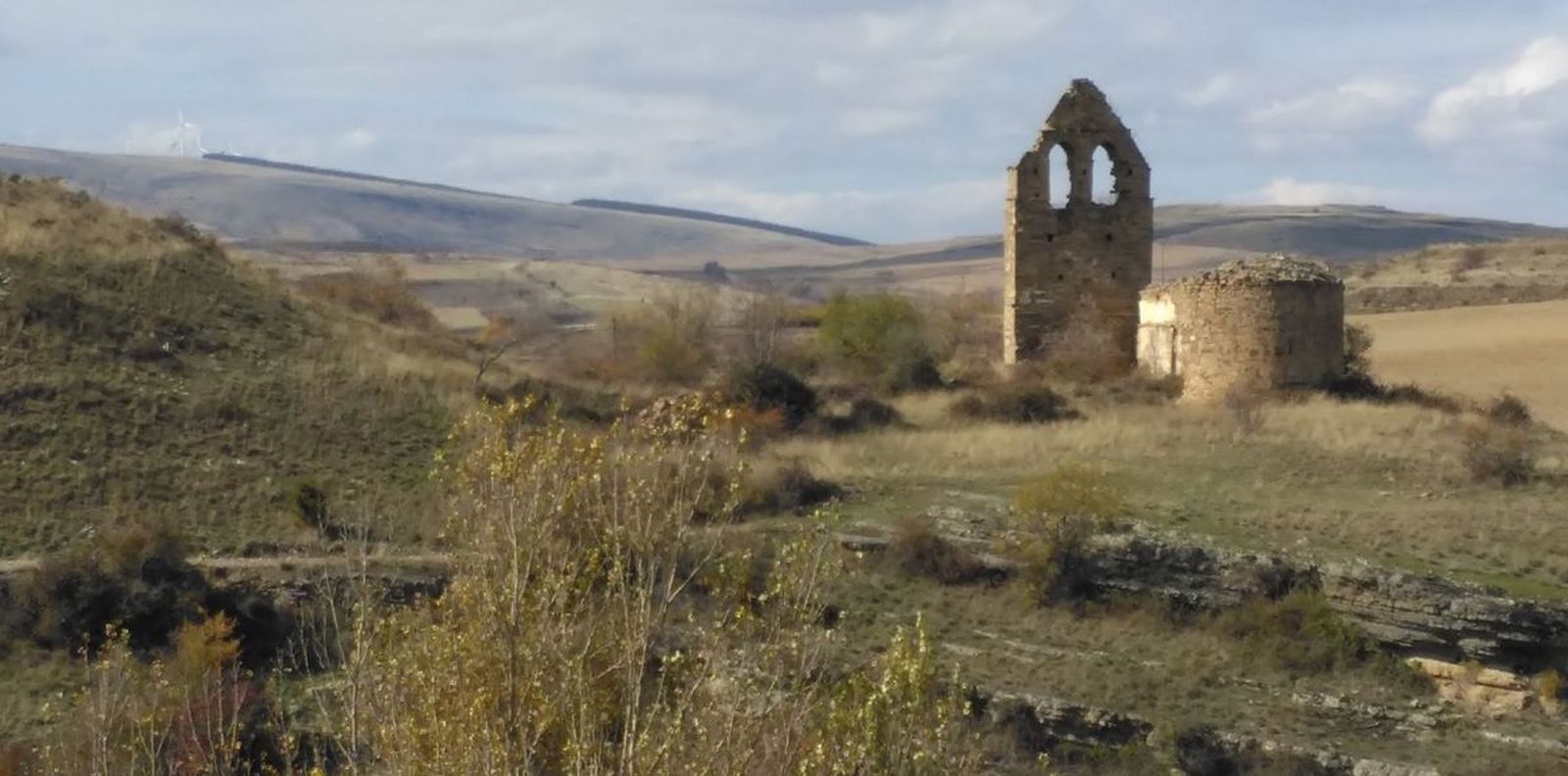 Iglesia en ruinas en el mundo rural