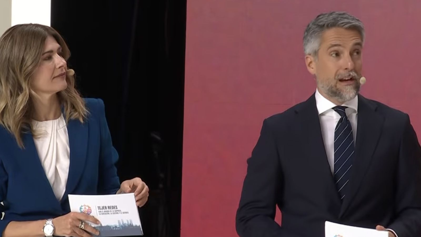 Los presentadores del acto, Carlos Franganillo y Lara Siscar