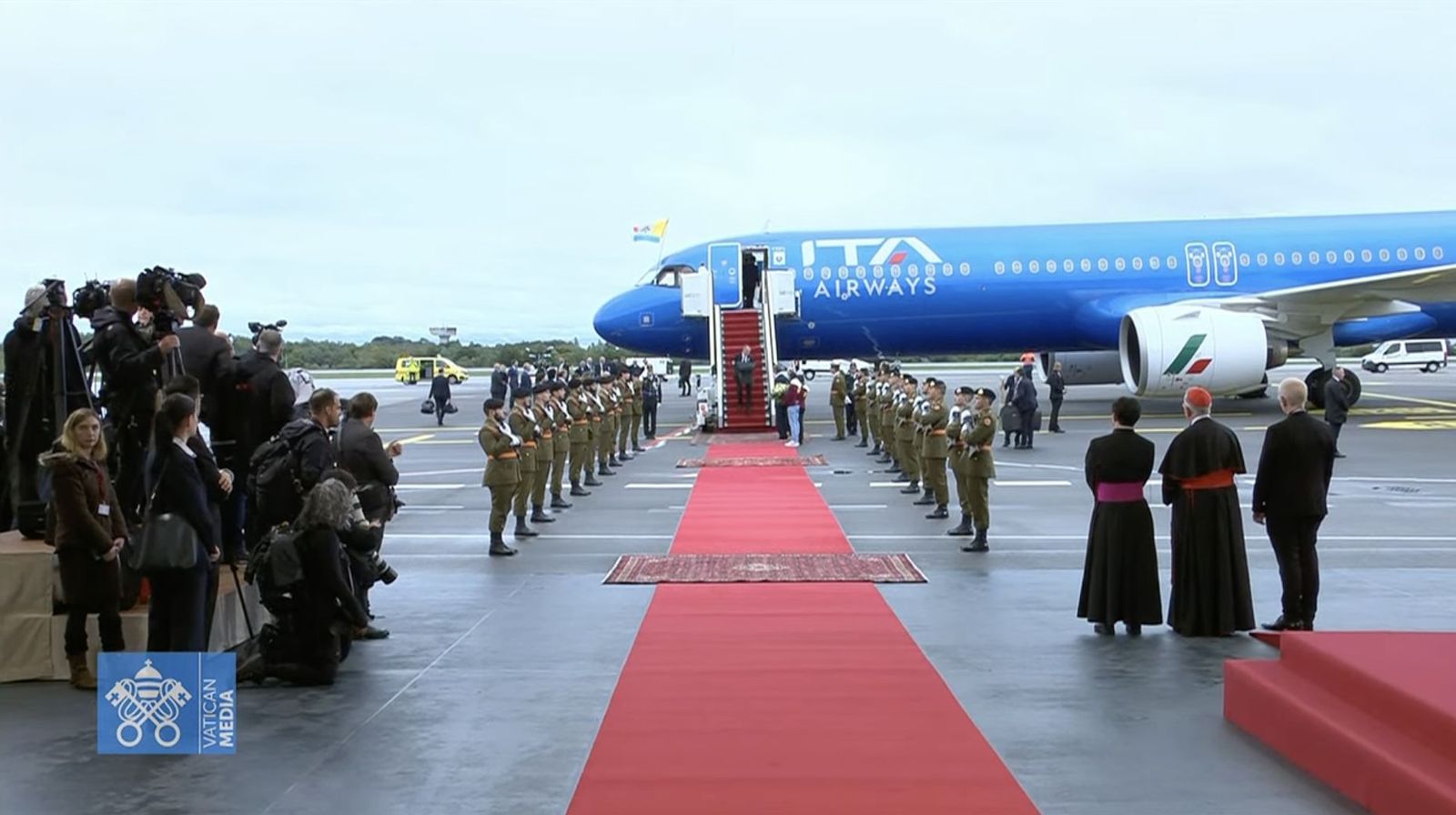 Llegada del avión del Papa al aeropuerto de Luxemburgo