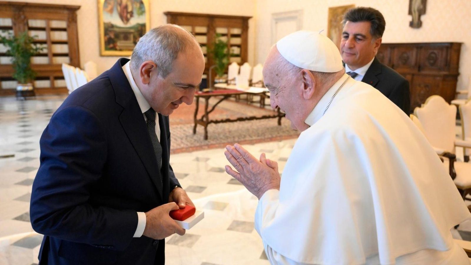 El Papa, con el primer ministro de Armenia