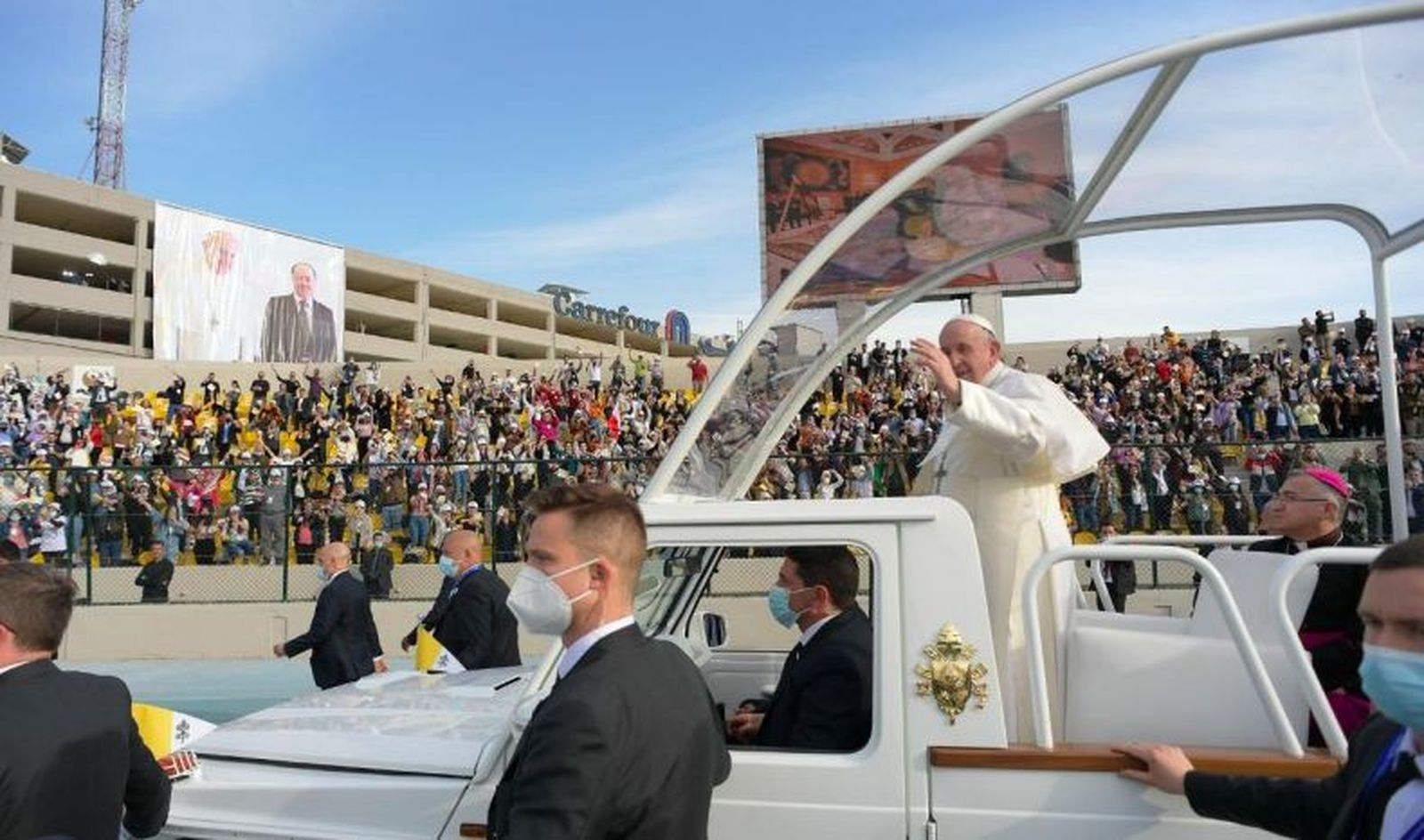 Baño de masas del Papa en Erbil