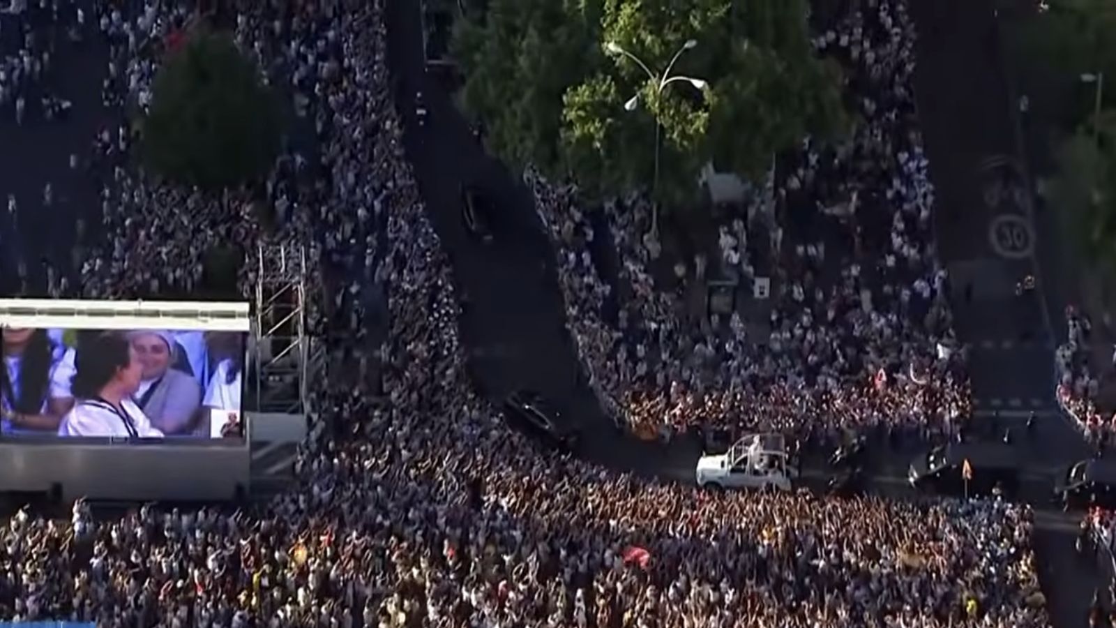 Un marea humana con el Papa