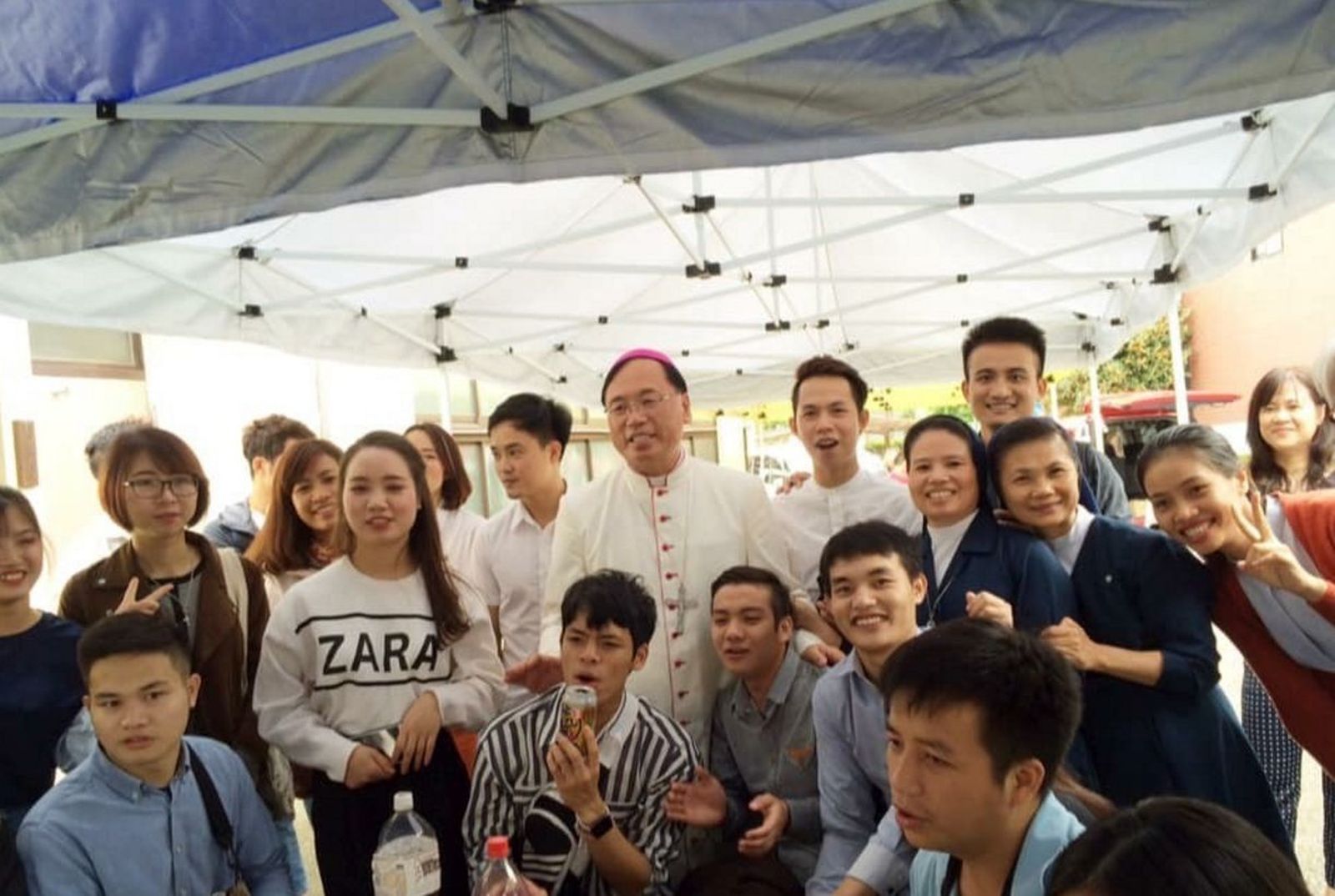 Yamanouchi acompañando a los jóvenes