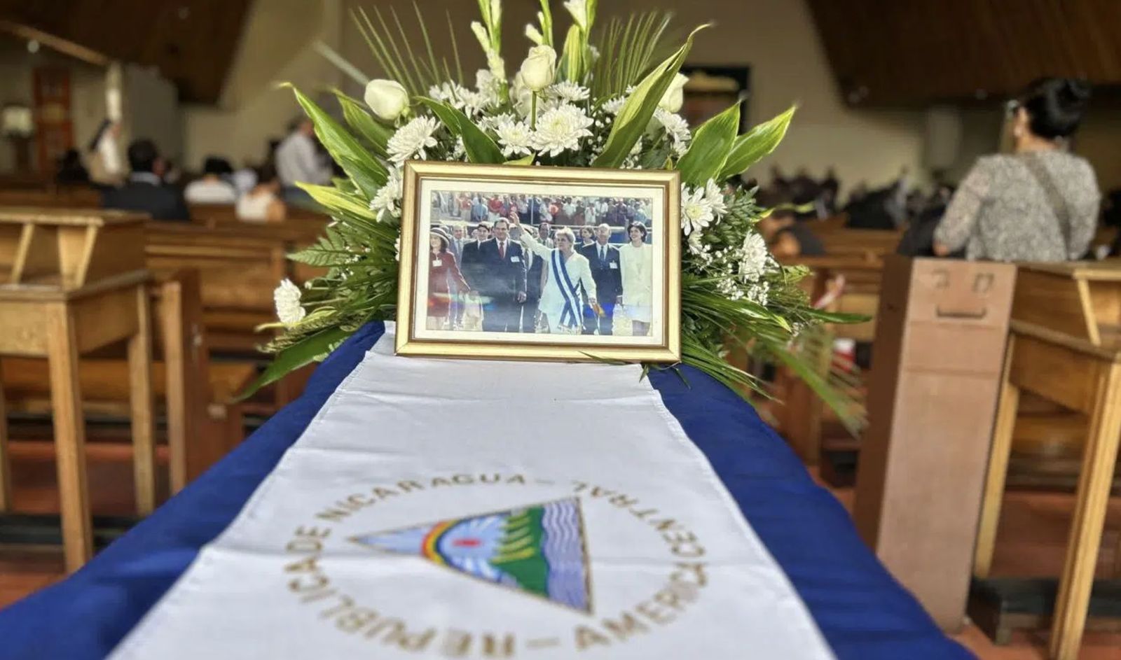 Féretro de Violeta Chamorro en Nicaragua