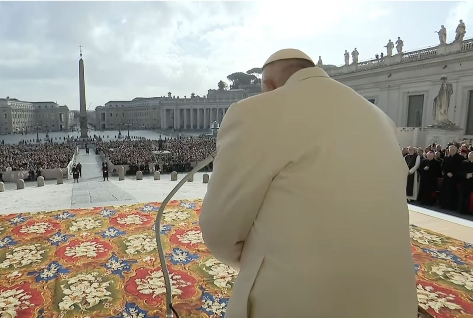 Francisco, al inicio de su audiencia en la plaza de San Pedro