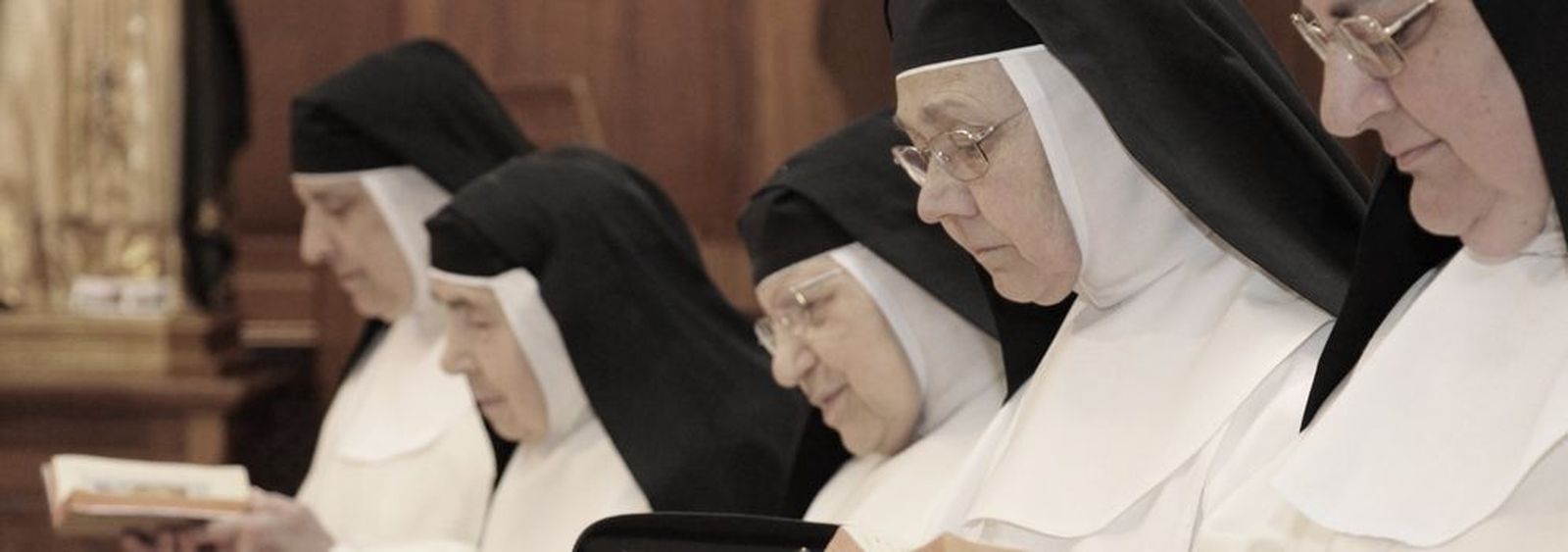 La monjas contemplativas animan a sus vecinos y a los sanitarios