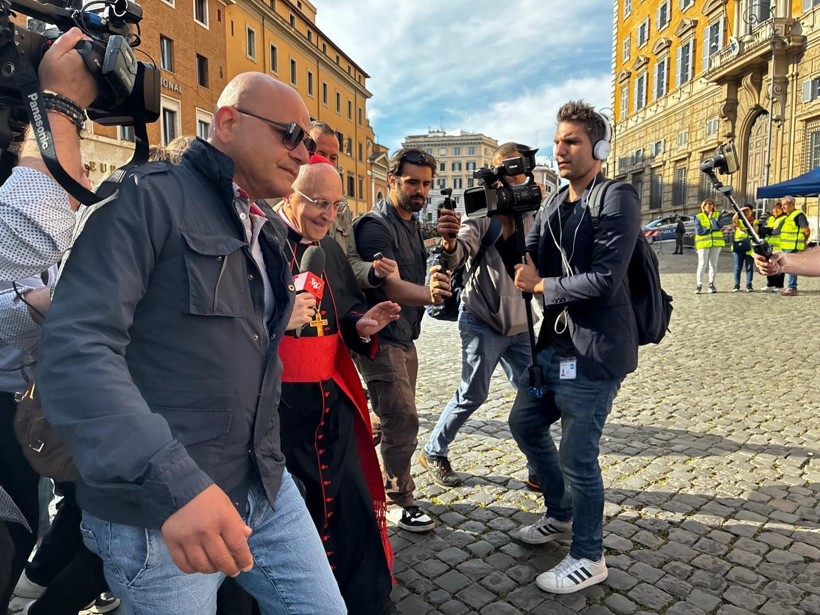 Filoni, entrando en las congregaciones