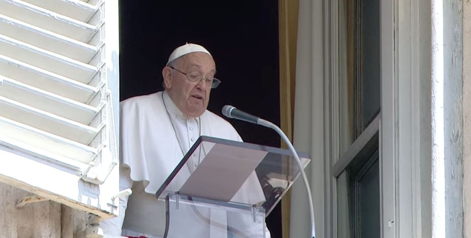 Francisco, durante el rezo del Angelus