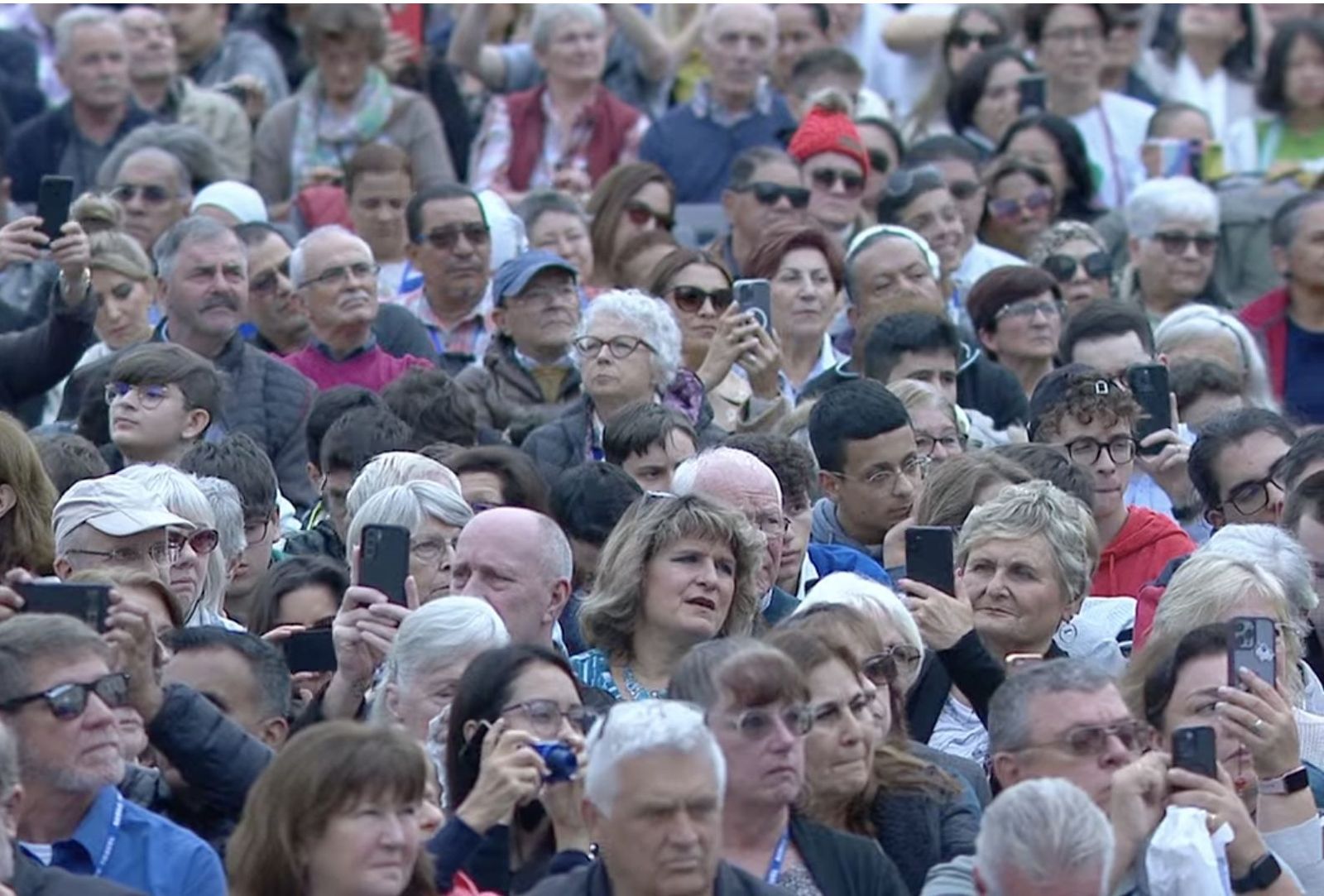 Fieles en la plaza de san Pedro para asistir a la audiencia general