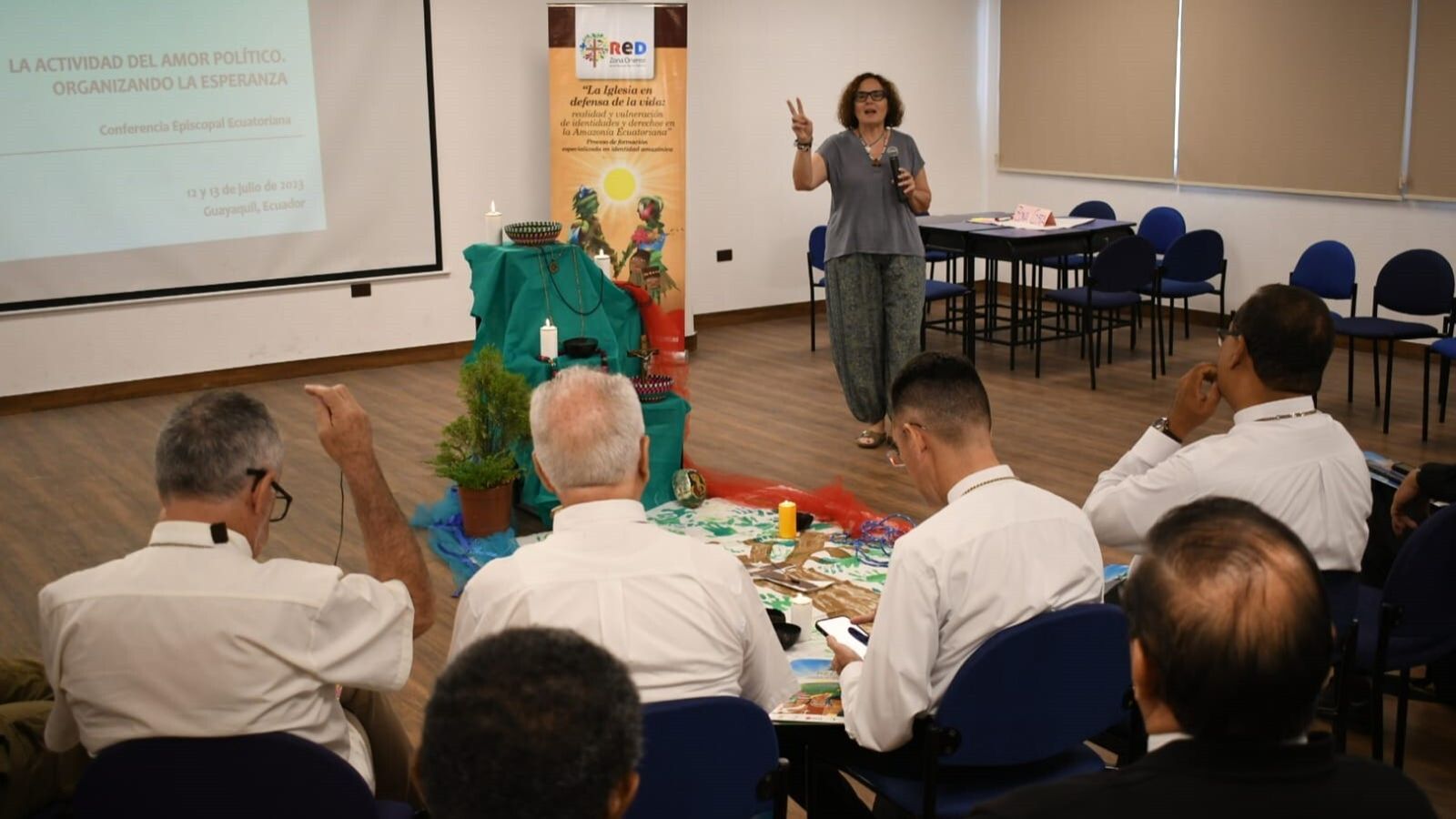 Obispos ecuatorianos en el Taller de Derechos Humanos