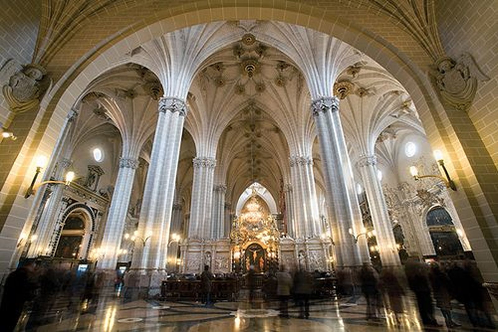 La Seo de Zaragoza, elegida la catedral más bonita de España con Lonely Planet.