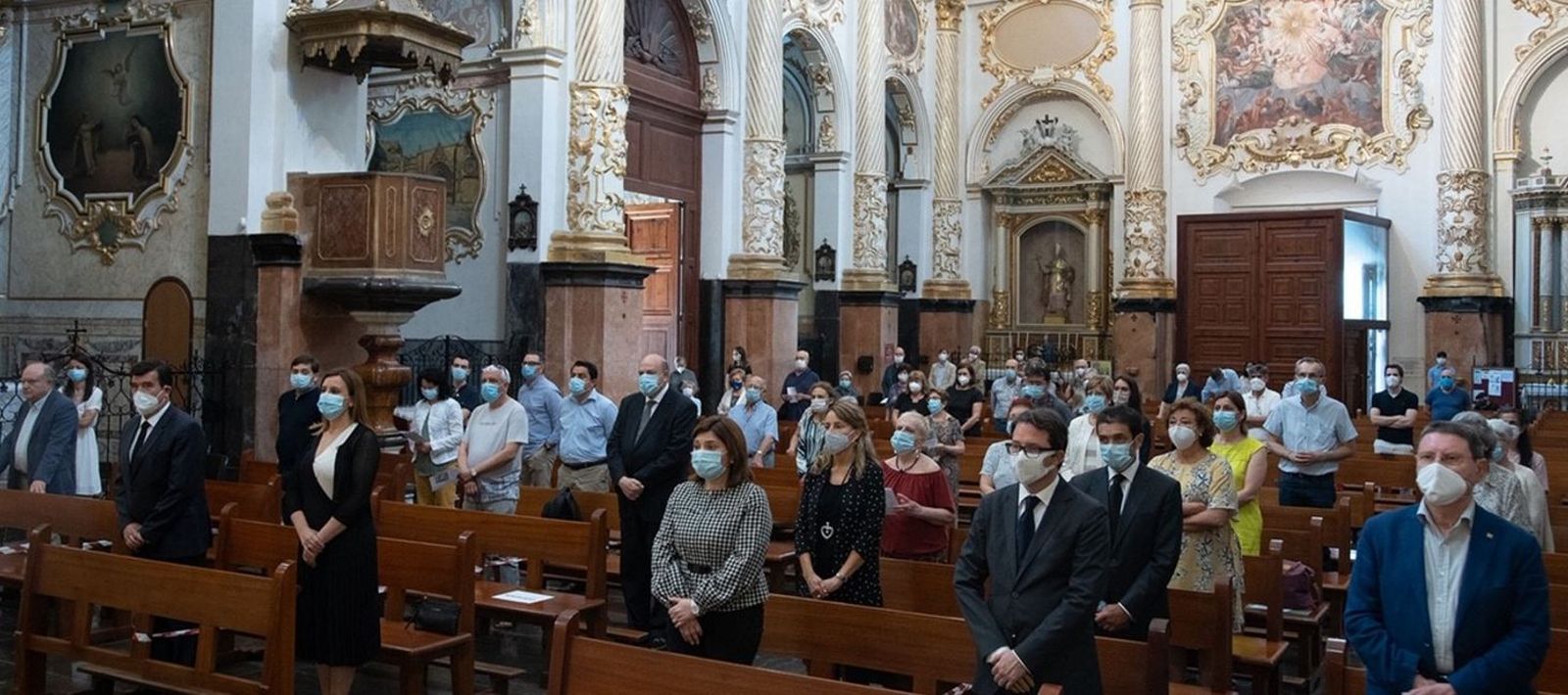 Fieles en la Misa funeral en Valencia