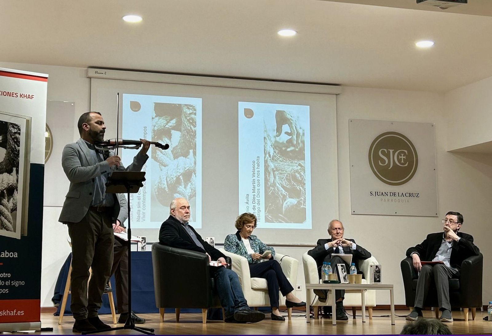 Un momento de la presentación de la colección de libros de Ediciones Khaf