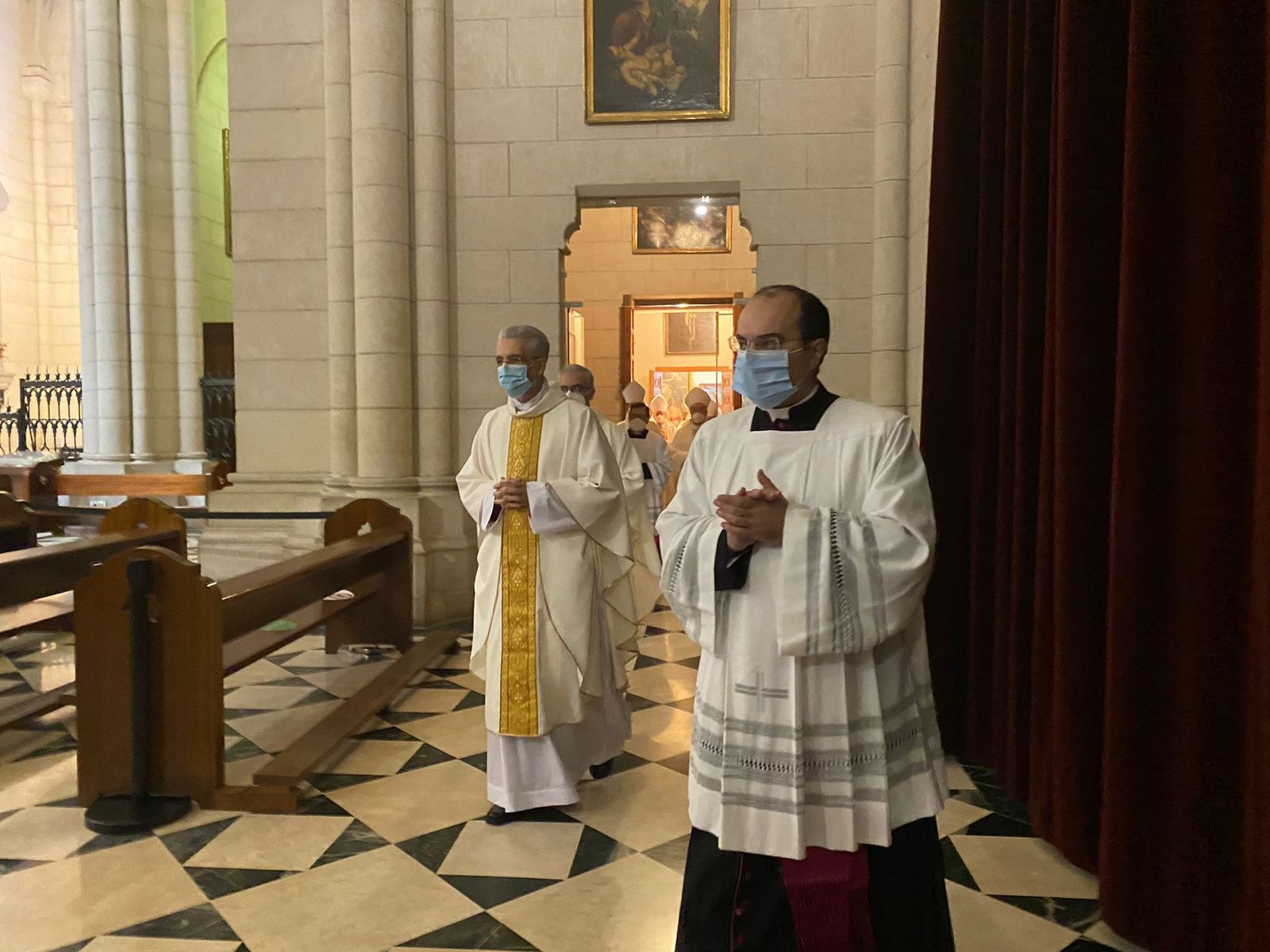 Luis Marín, OSA, entrando en la catedral
