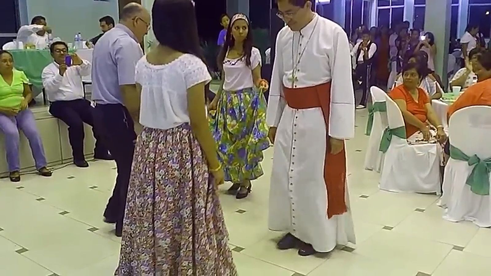 Mons. José Trinidad .... Zapateando