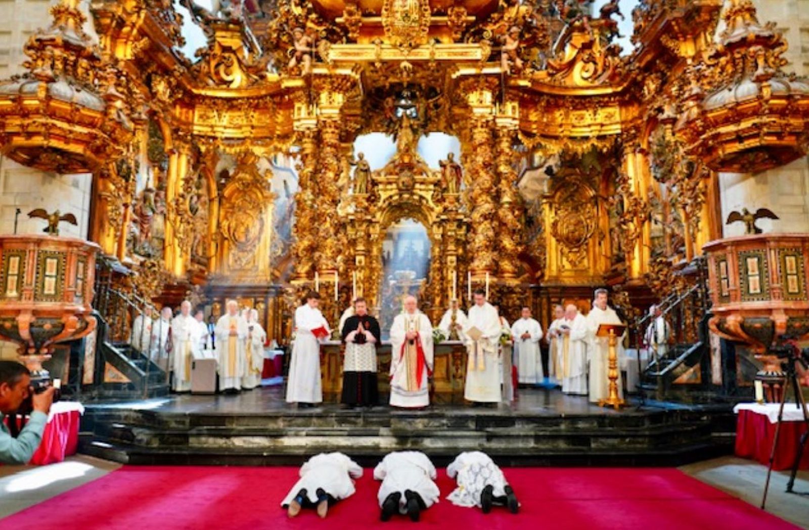 Los tres nuevos sacerdotes de Compostela