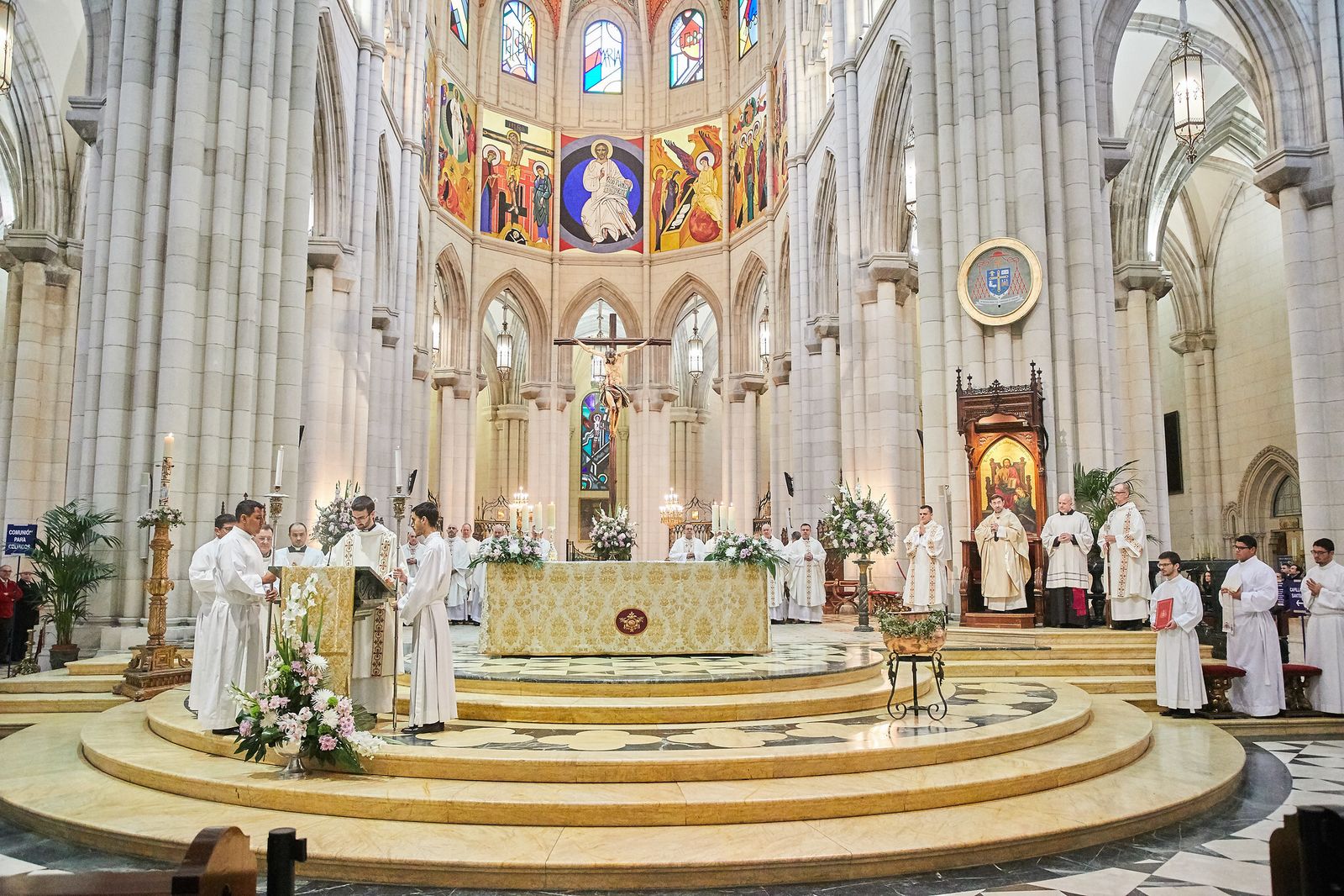 Celebración del Domingo de Resurreción en la Almudena
