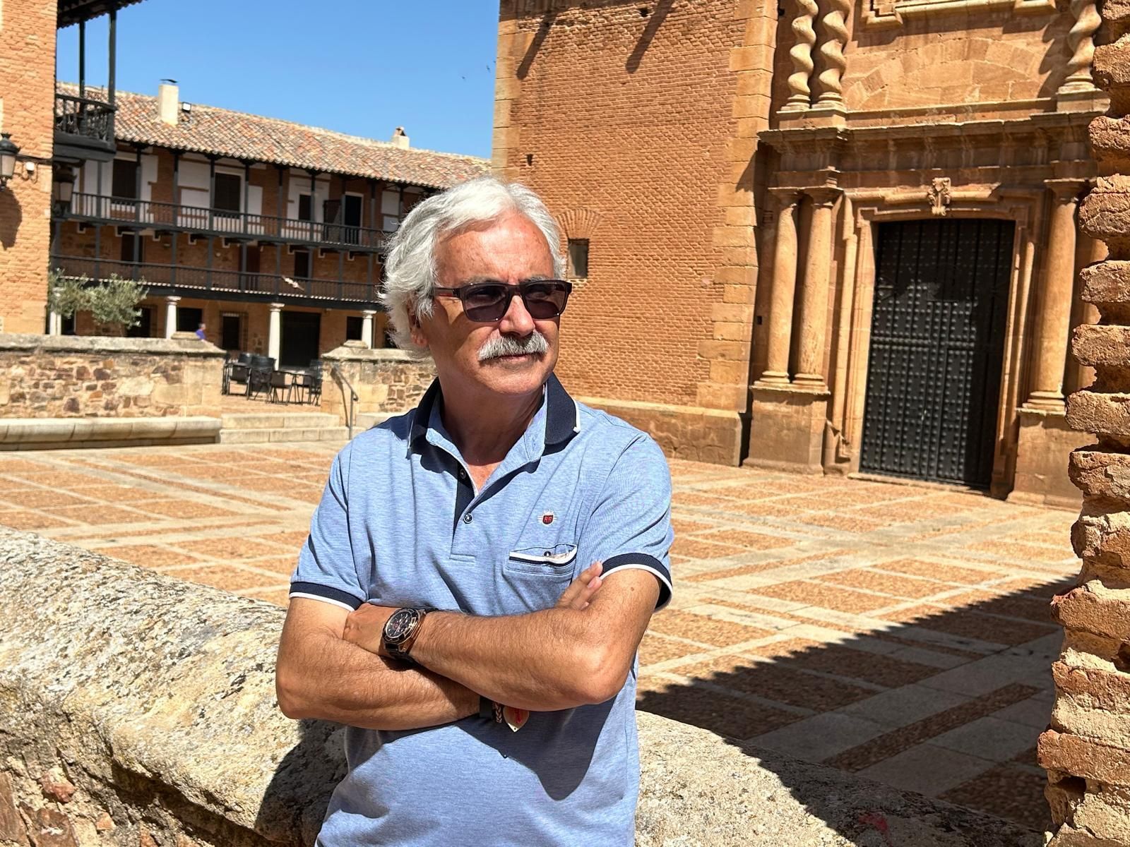 Ontoso tiene en su haber varios libros sobre Iglesia y política