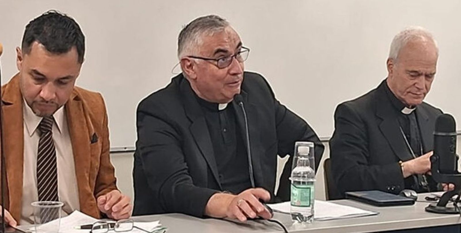 Homenaje al cardenal Medina