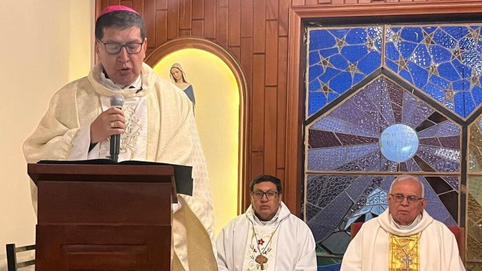 Monseñor José Bolívar, obispo de Riobamba, inicia el VIII Simposio de Teología India