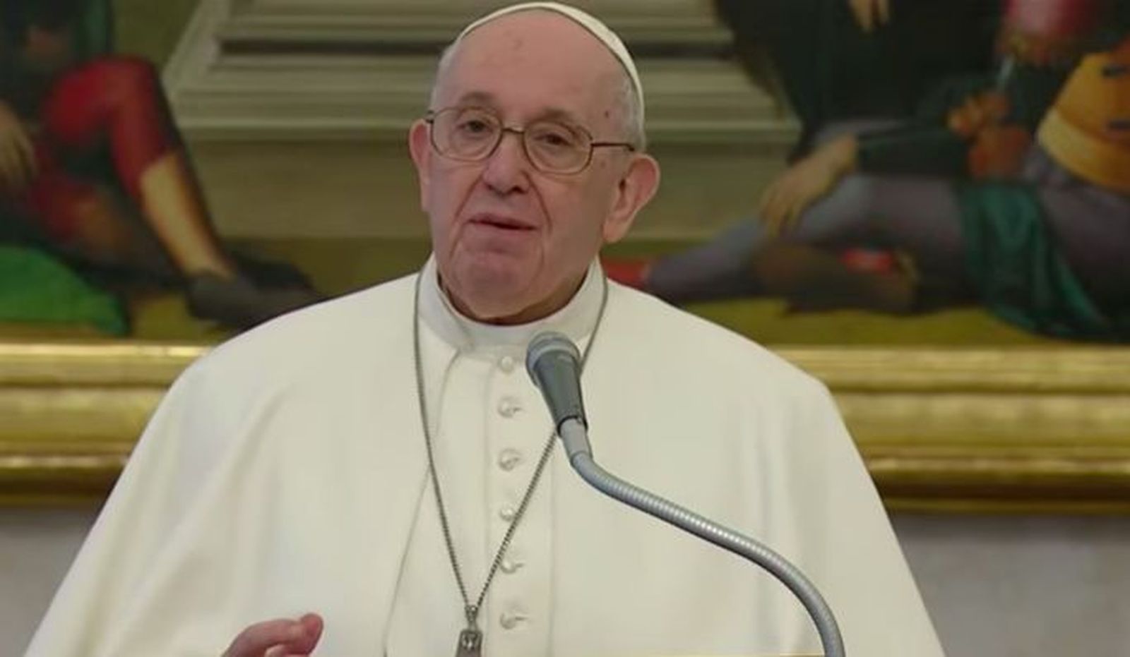 El Papa, desde la Biblioteca Apostólica