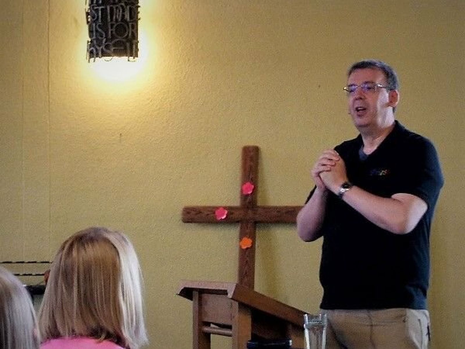 James Alison da una charla