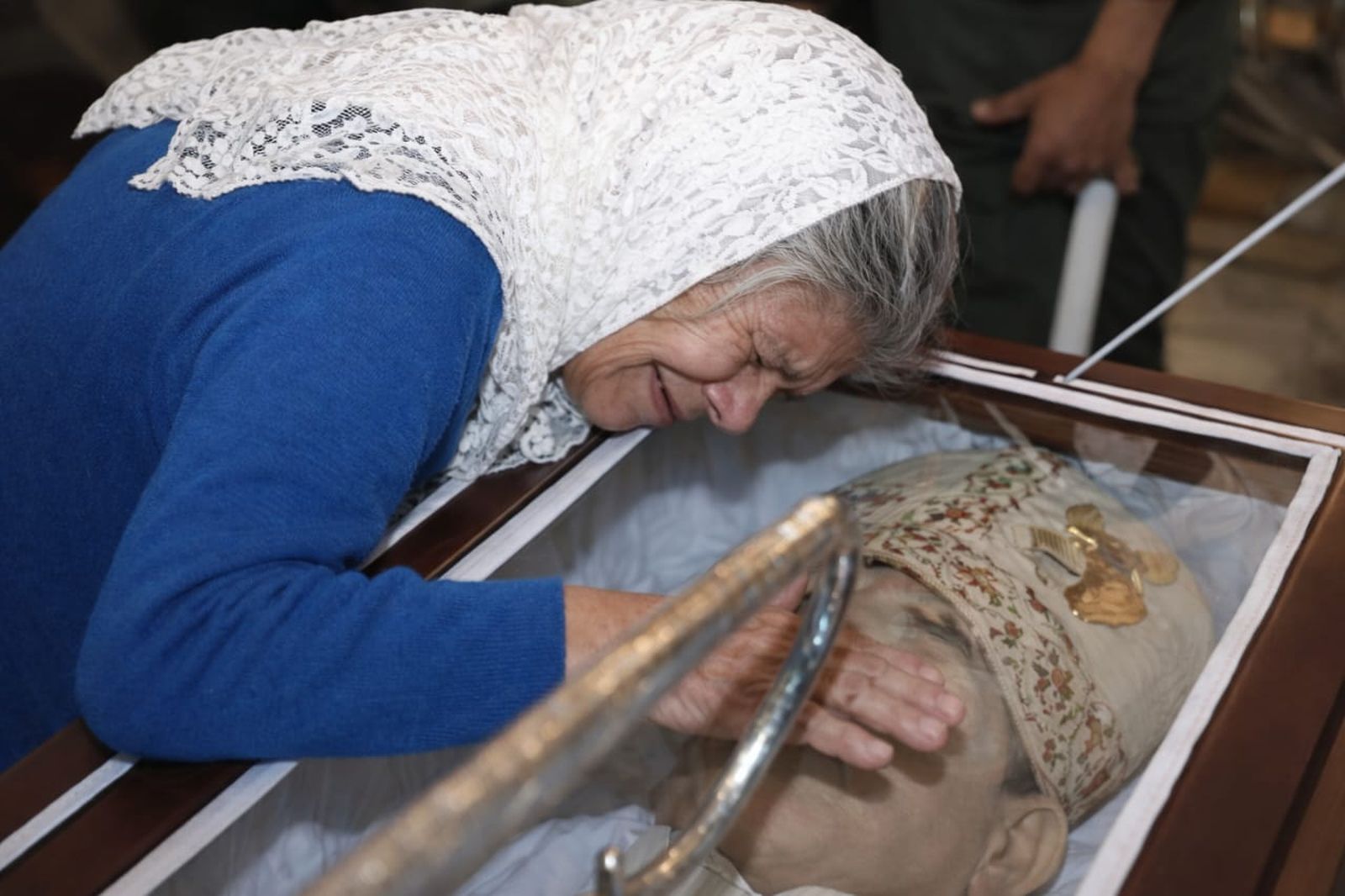 fieles despiden su pastor