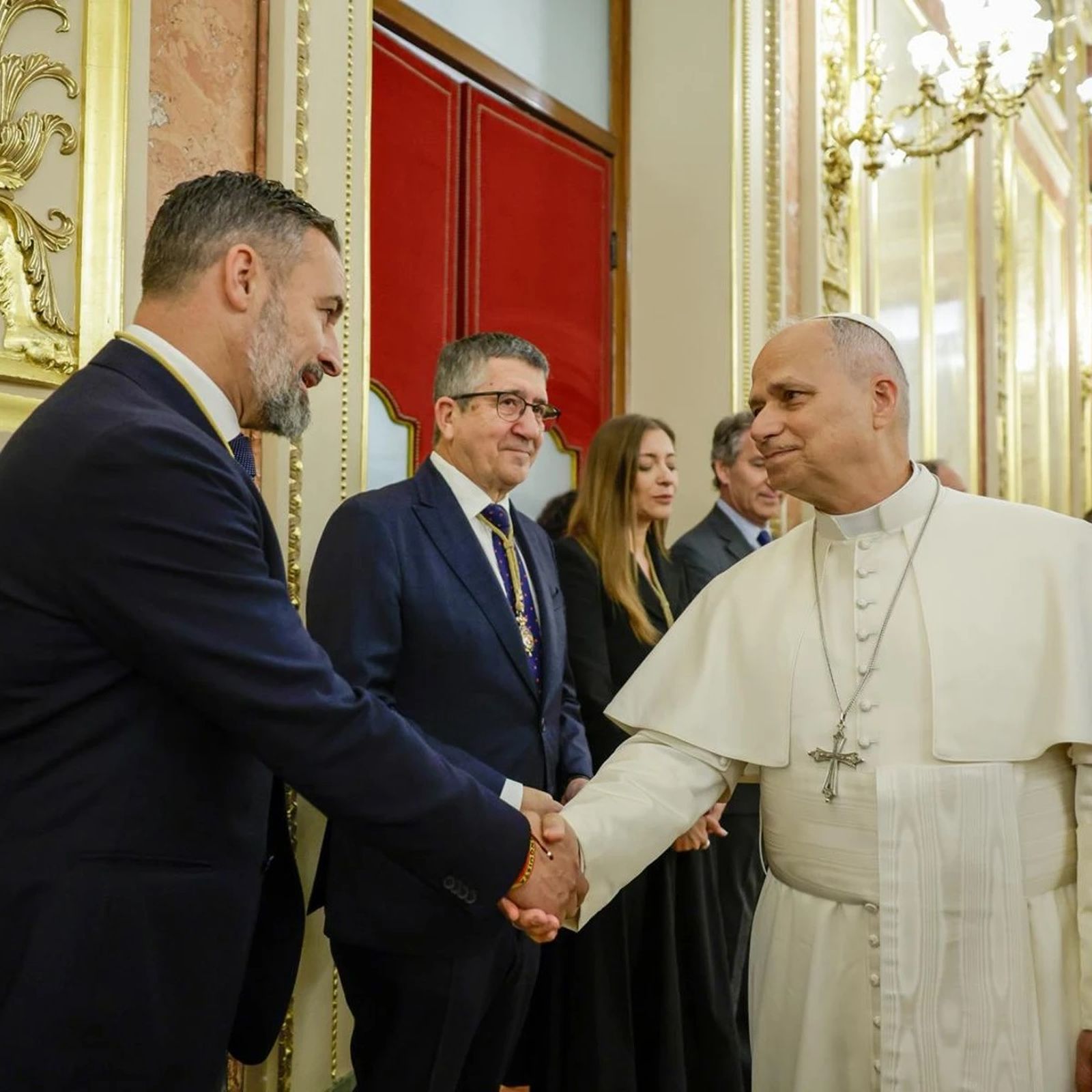 Abascal saludando al Papa