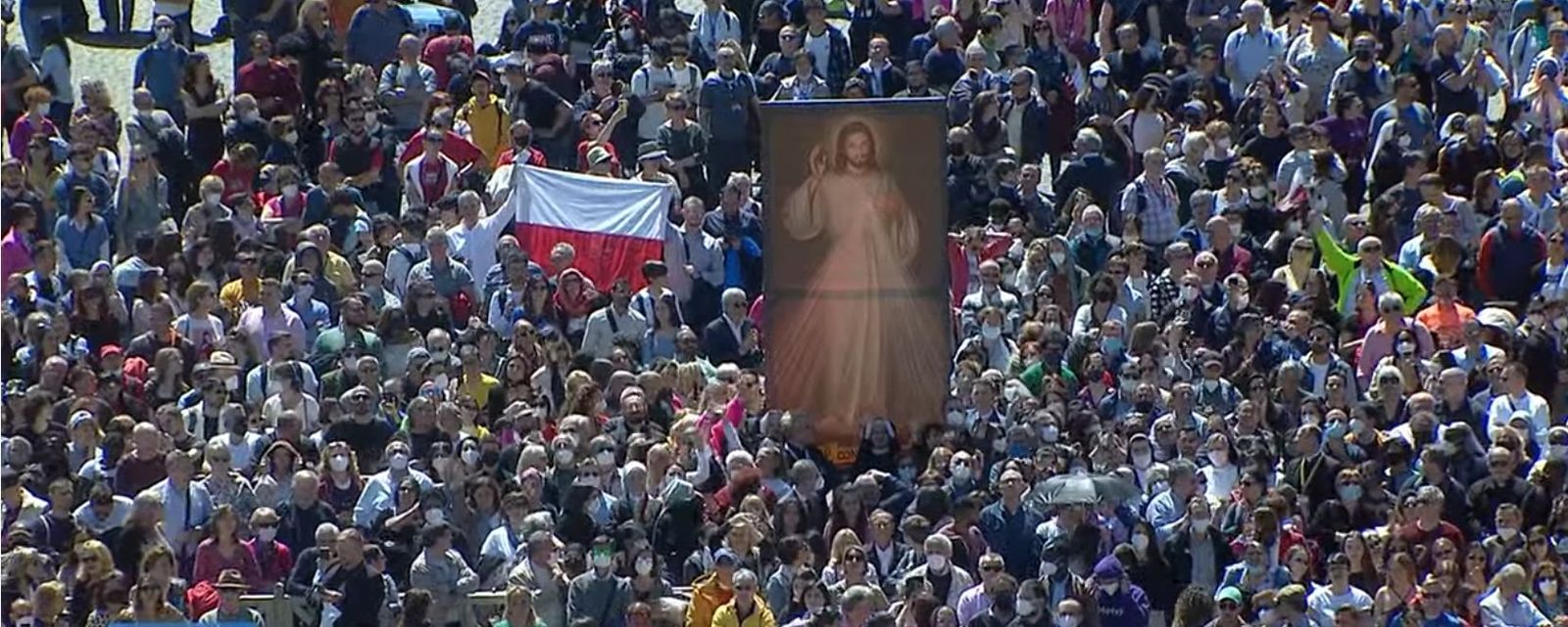 Fieles en el regina coeli