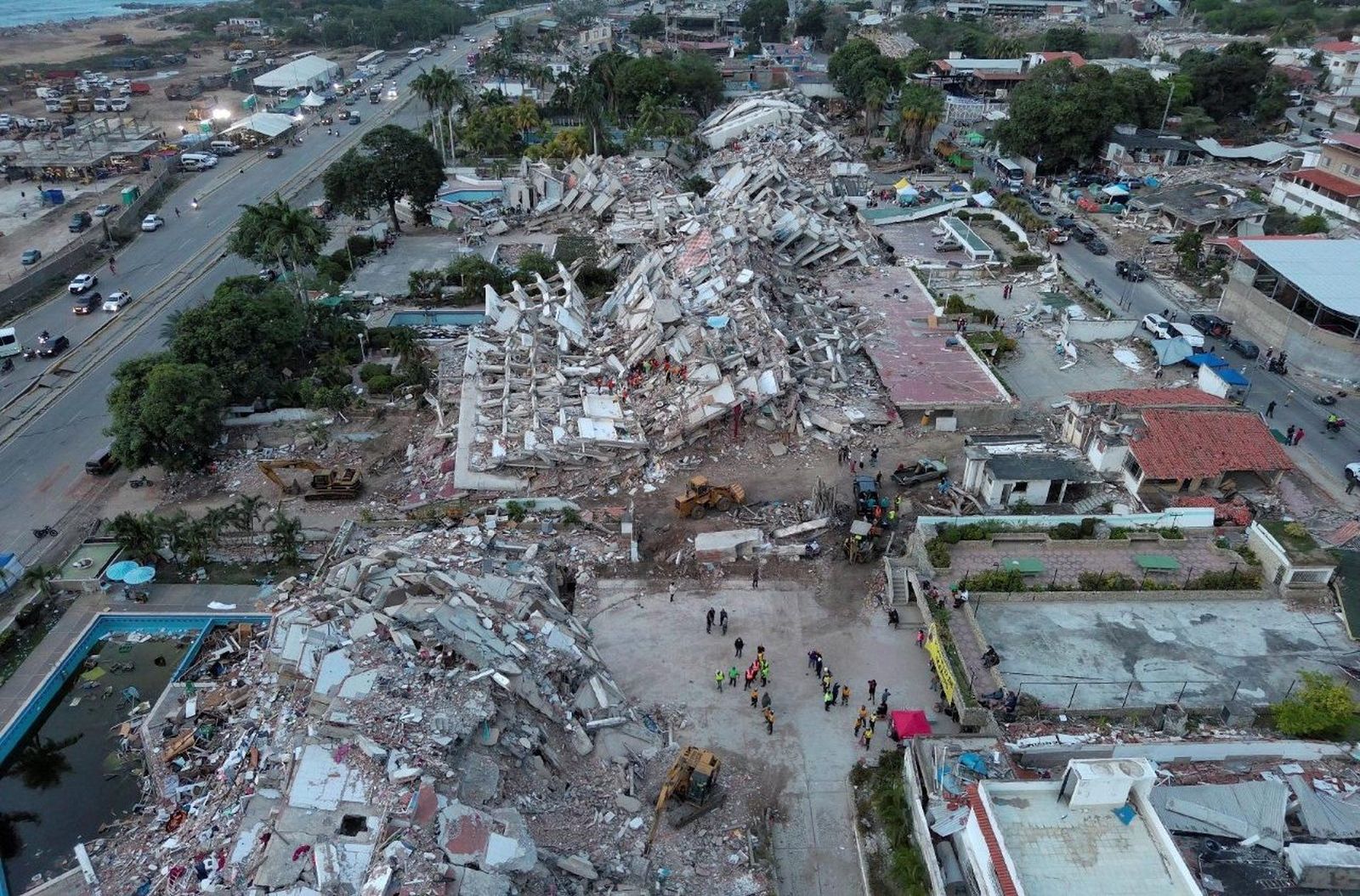 Edificios derrumbados en La Guaira, una de las diócesis más afectadas