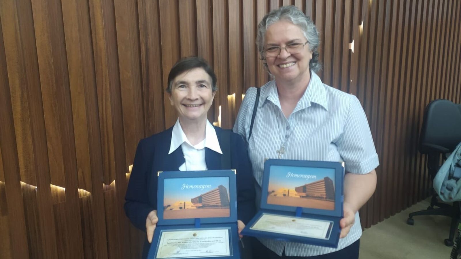 Hna. Carmelita y Hna. Paola