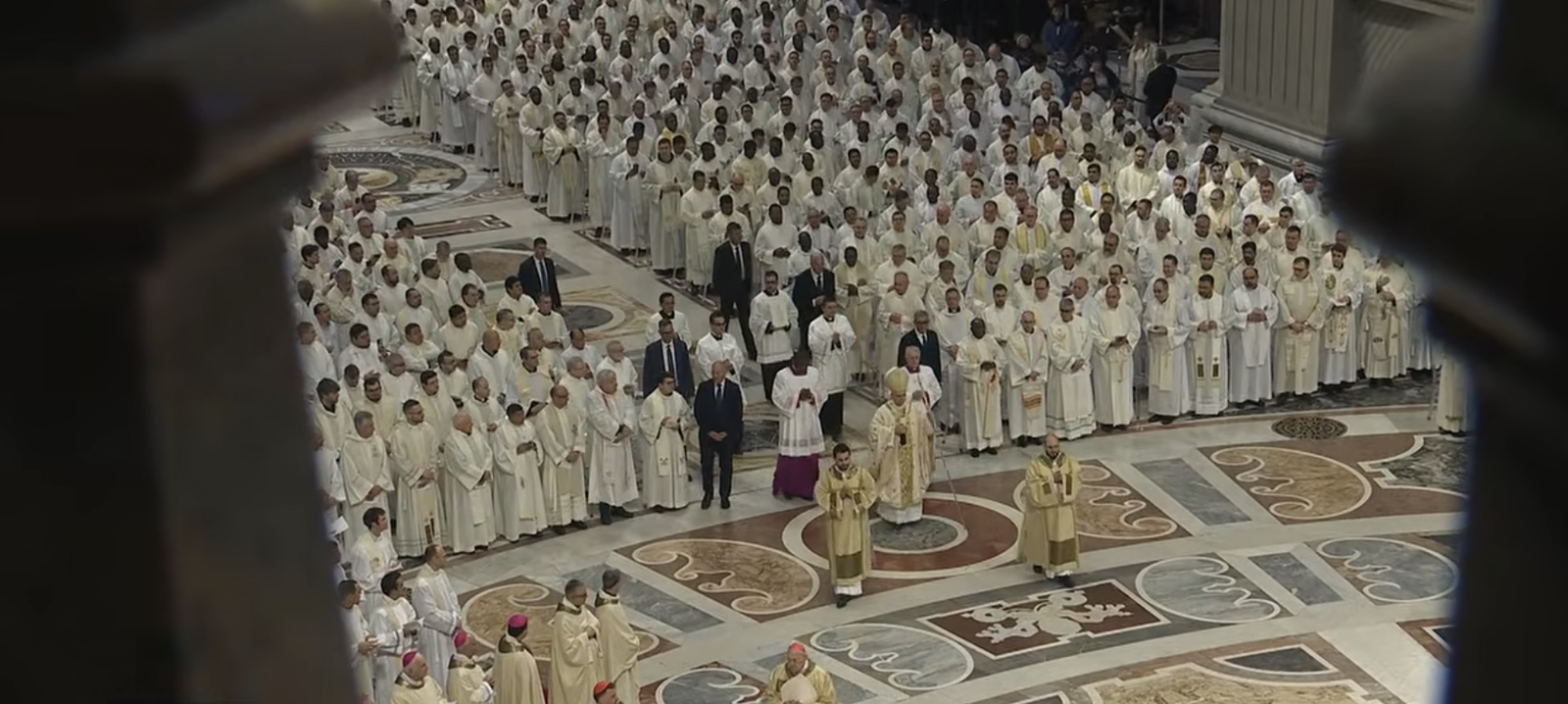 León XIV, en la procesión de la Misa Crismal