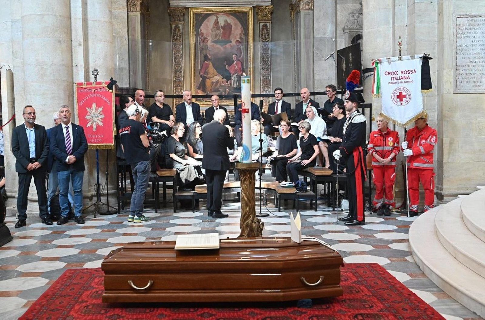 Ceremonia fúnebre de monseñor Nosiglia en la Catedral de Turín